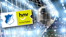 Ein Fußball landet im Tornetz, davor ein Ticket mit dem HNV-Kombi-Ticket-Logo und dem Wappen der TSG 1899 Hoffenheim